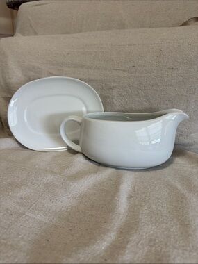 köök Ceramic Gravy Boat with Saucer Set – White